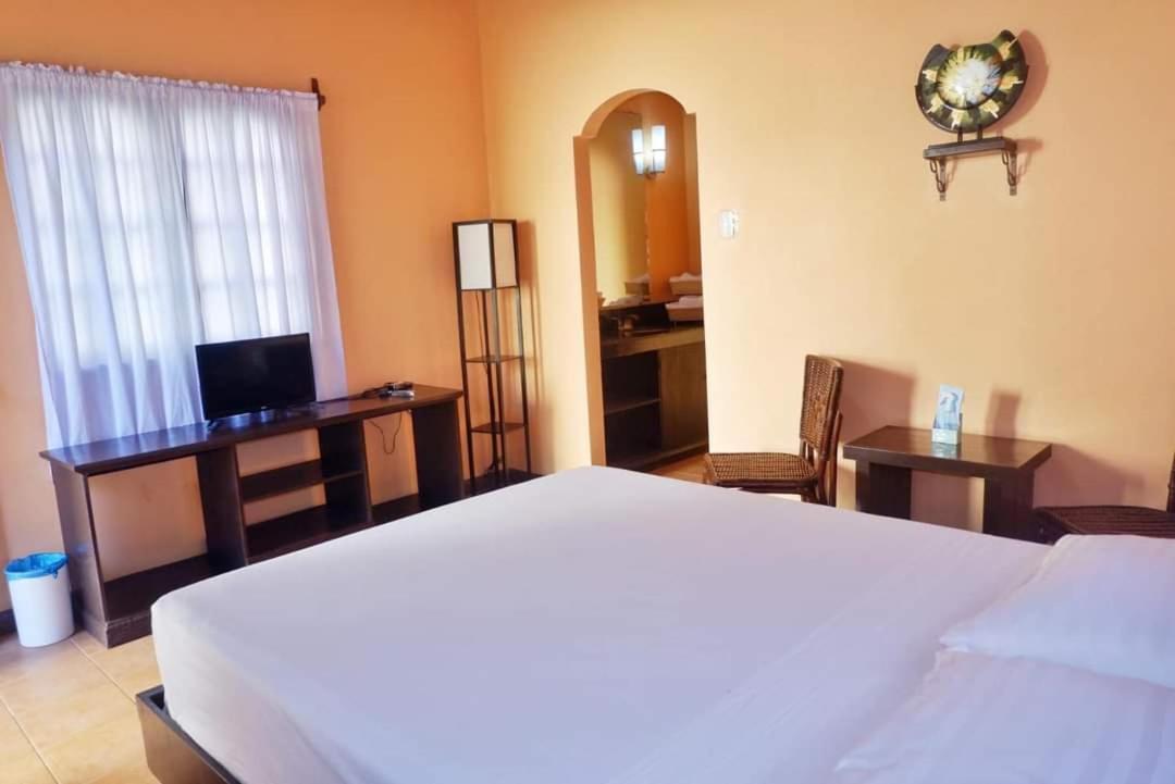 ממבג'או Puesta Del Sol Beach Bungalows And Restobar מראה חיצוני תמונה